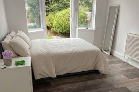 Room for rent in north west