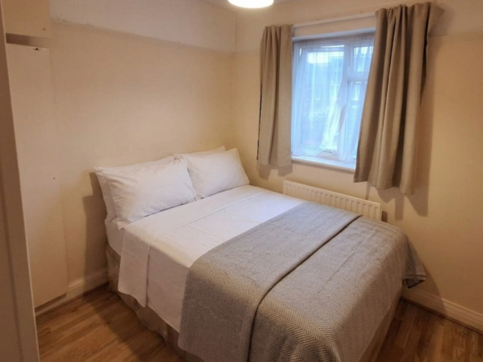 Room for rent in london